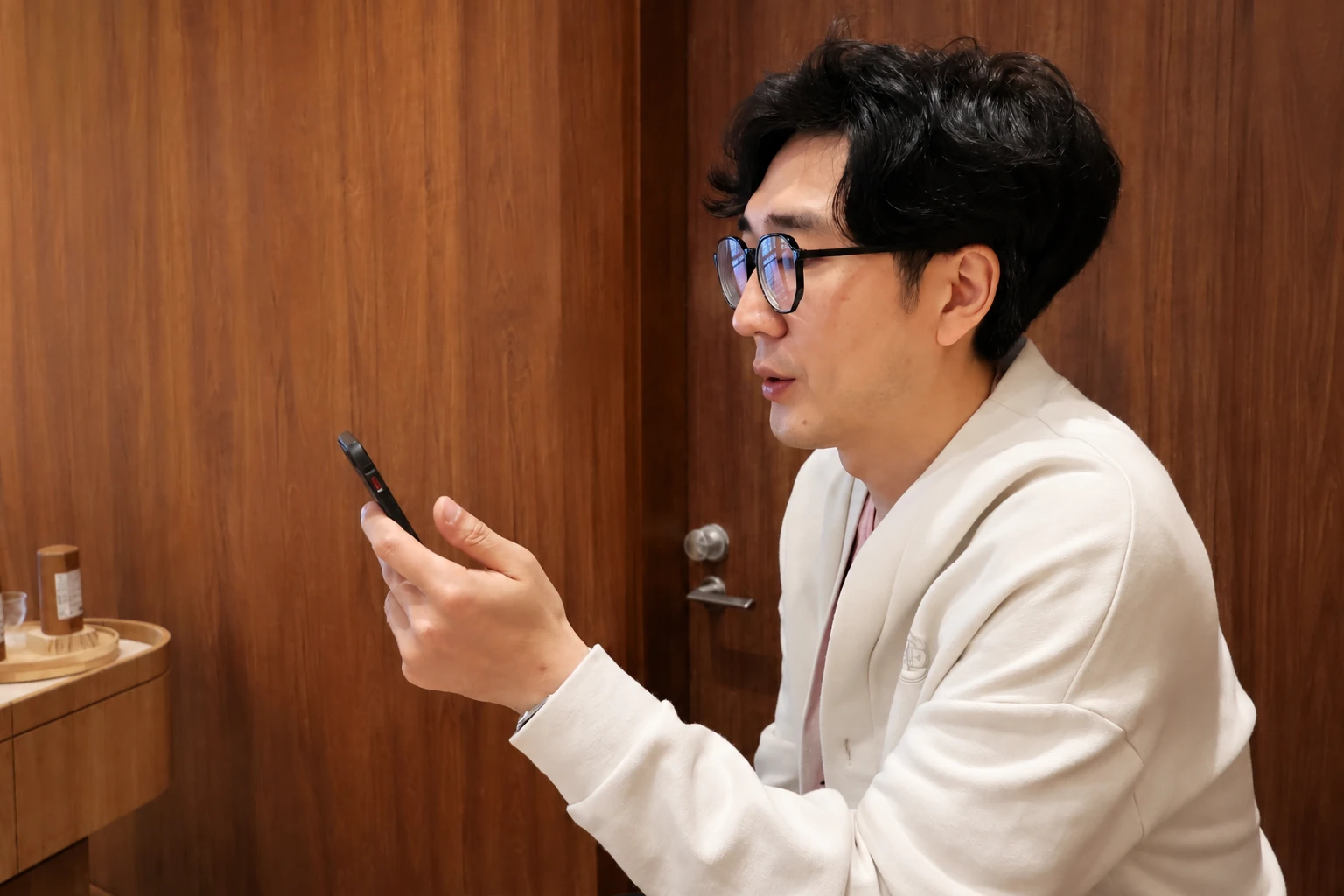 Kyeol looking at his phone